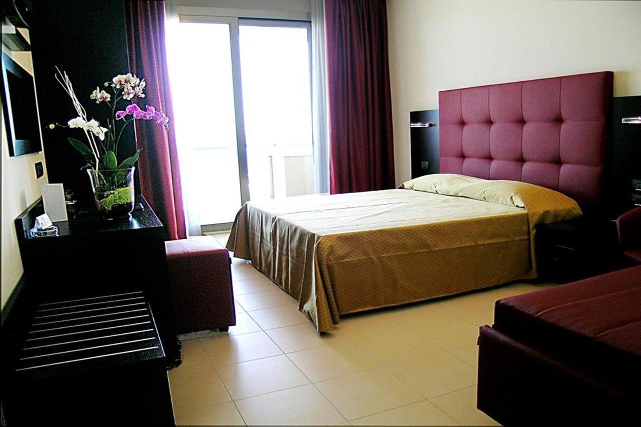 แตร์มินัล พาเลซ แอนด์ สปา Hotel ริมินี ภายนอก รูปภาพ