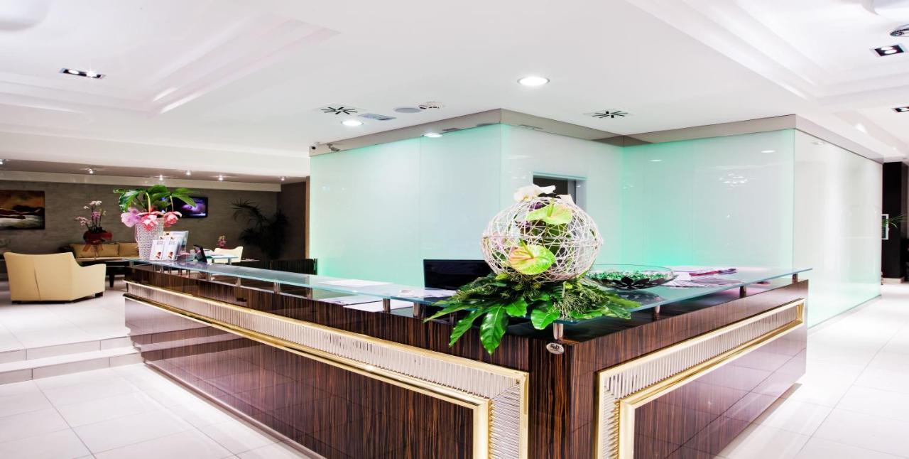 แตร์มินัล พาเลซ แอนด์ สปา Hotel ริมินี ภายนอก รูปภาพ