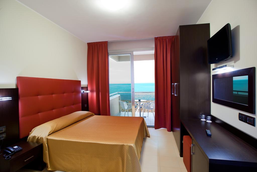 แตร์มินัล พาเลซ แอนด์ สปา Hotel ริมินี ภายนอก รูปภาพ