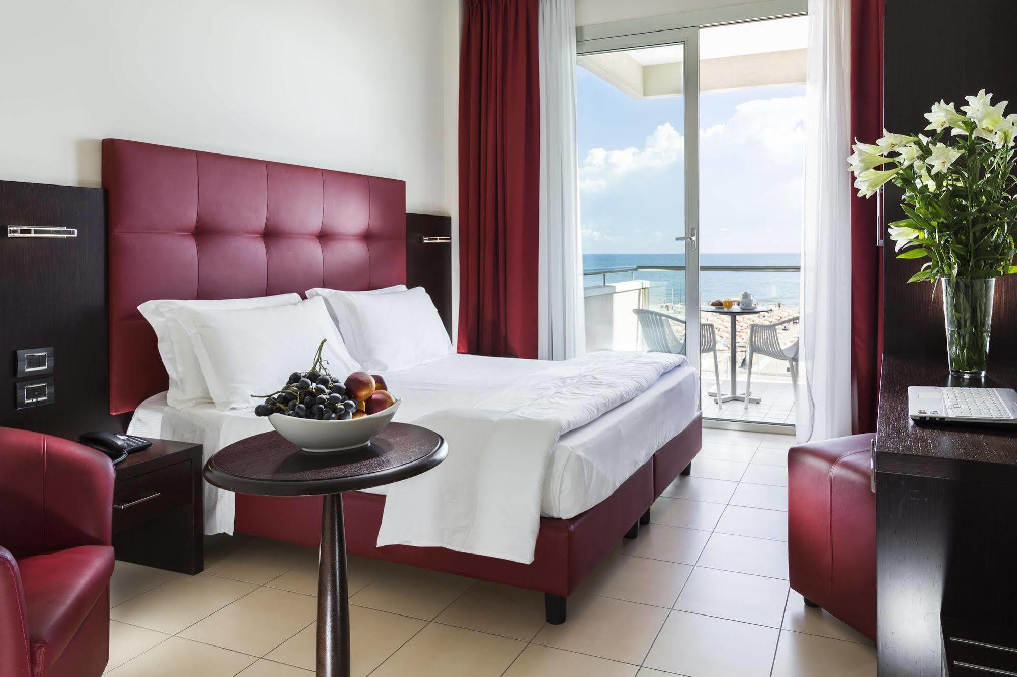 แตร์มินัล พาเลซ แอนด์ สปา Hotel ริมินี ภายนอก รูปภาพ